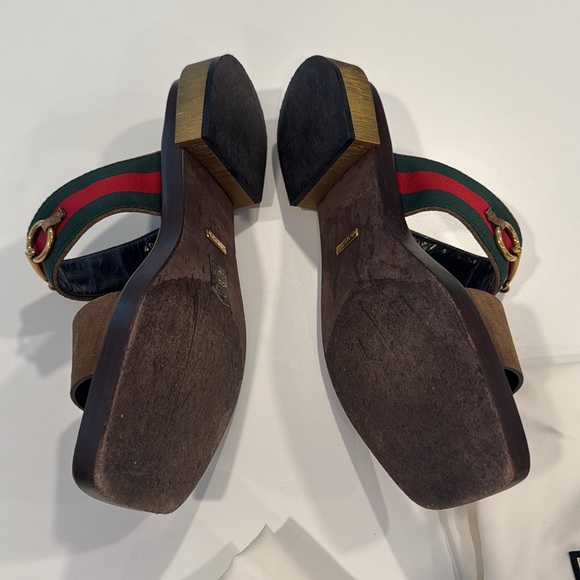 Gucci Women’s 39+ Suede Flat Gold Heel - Picture 5 of 10